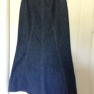 TALBOTS  Modest A Line Denim Skirt Size 2 Back